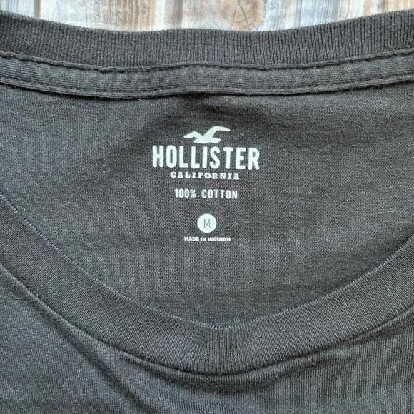 Hollister Curved Hem, Crew Neck Black with Floral Long Sleeve Tee, Men's Medium - Picture 3 of 10